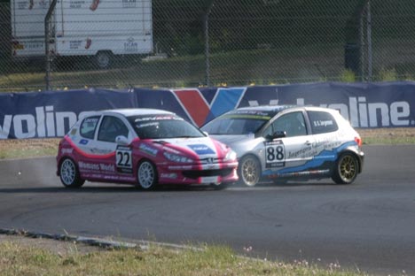 Sådan endte Louise B. Laursens motorsportsdebut lørdag eftermiddag.